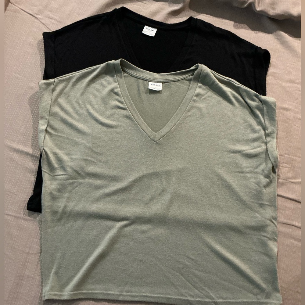 Mod Ref Short Sleeve V-Neck Tees in Black and Sage Green